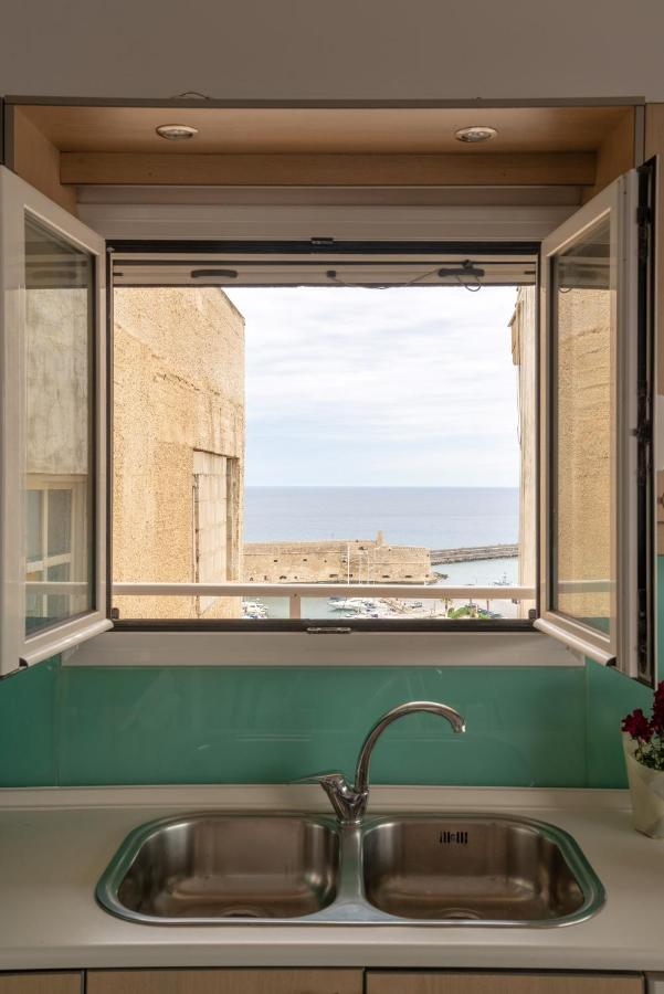 Penthouse Apartment In Downtown With Seaview Ираклион Экстерьер фото